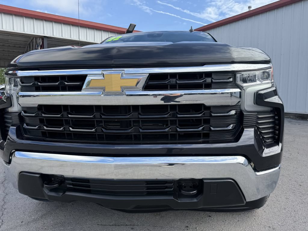 Used 2022 Chevrolet Silverado 1500 LT AWD/4WD image 5