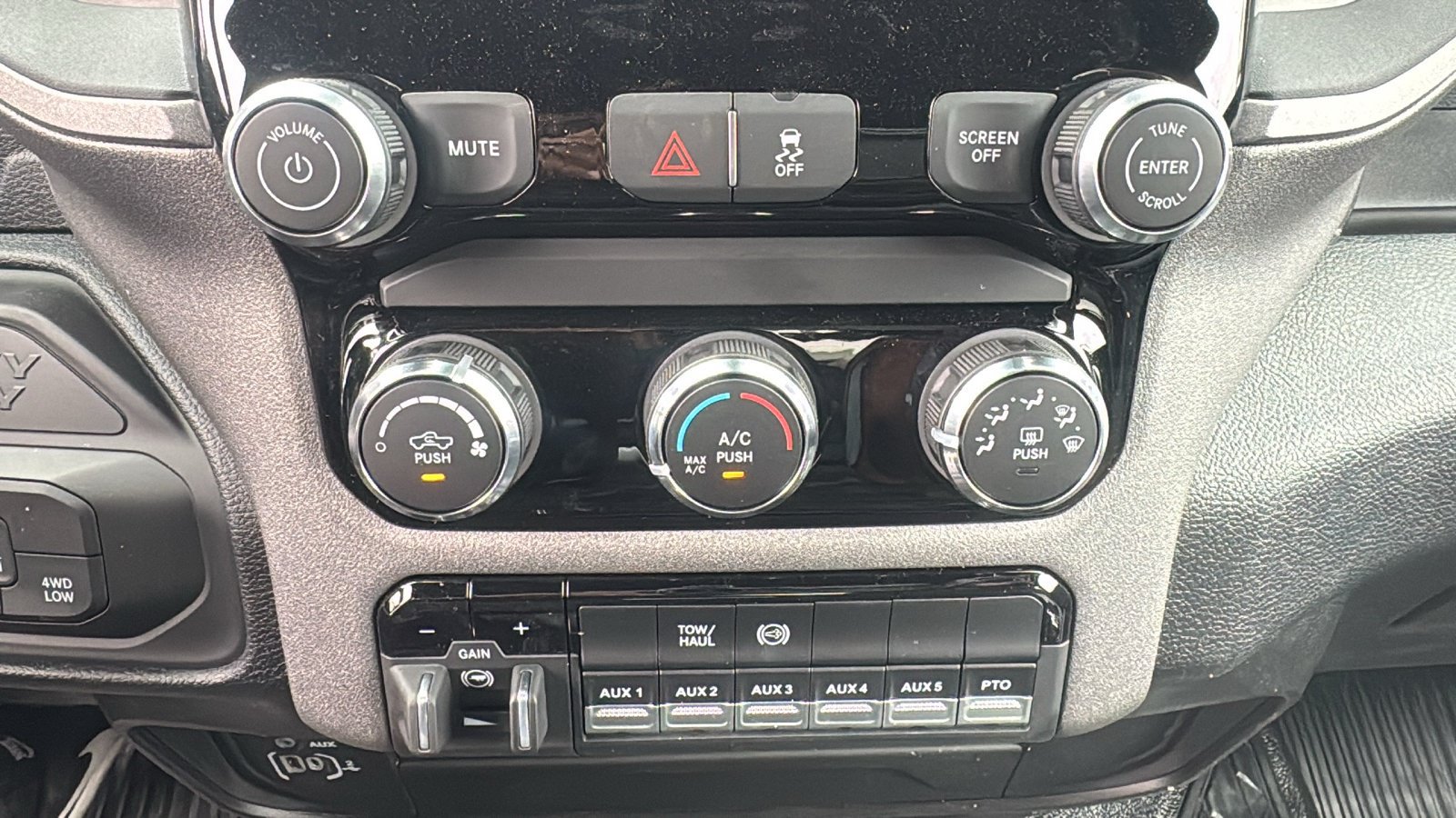 New 2026 RAM 3500 Tradesman w/ Chrome Appearance Group A AWD/4WD image 18