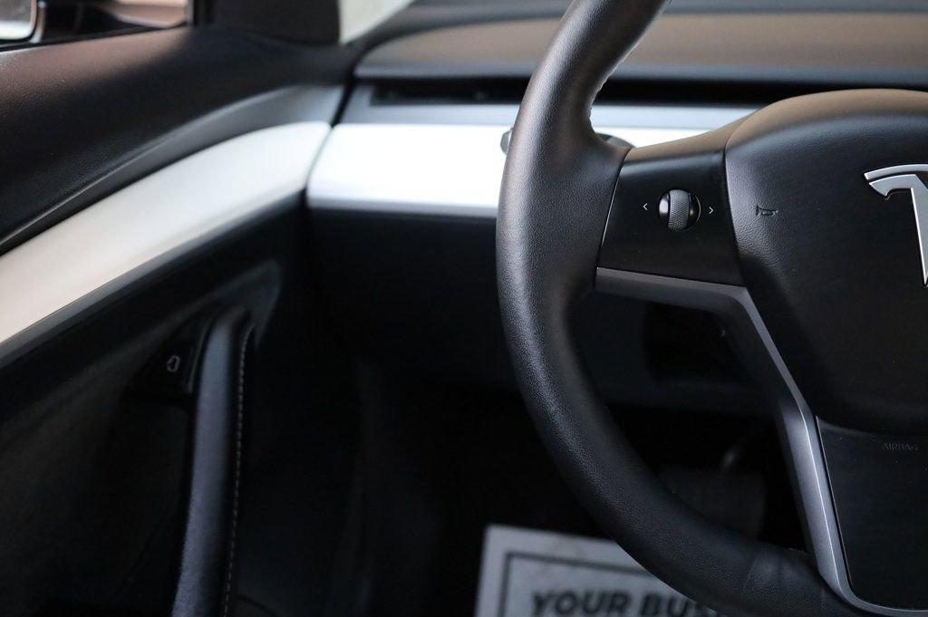 Used 2023 Tesla Model 3 Standard Range image 28