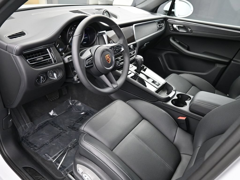 Certified 2025 Porsche Macan GTS AWD/4WD image 4