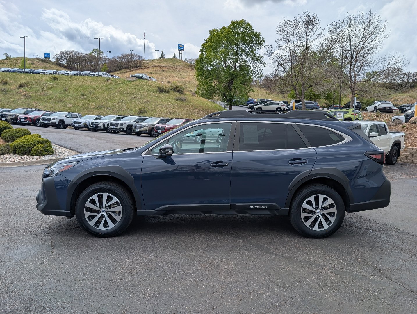 Used 2023 Subaru Outback Premium AWD/4WD image 4