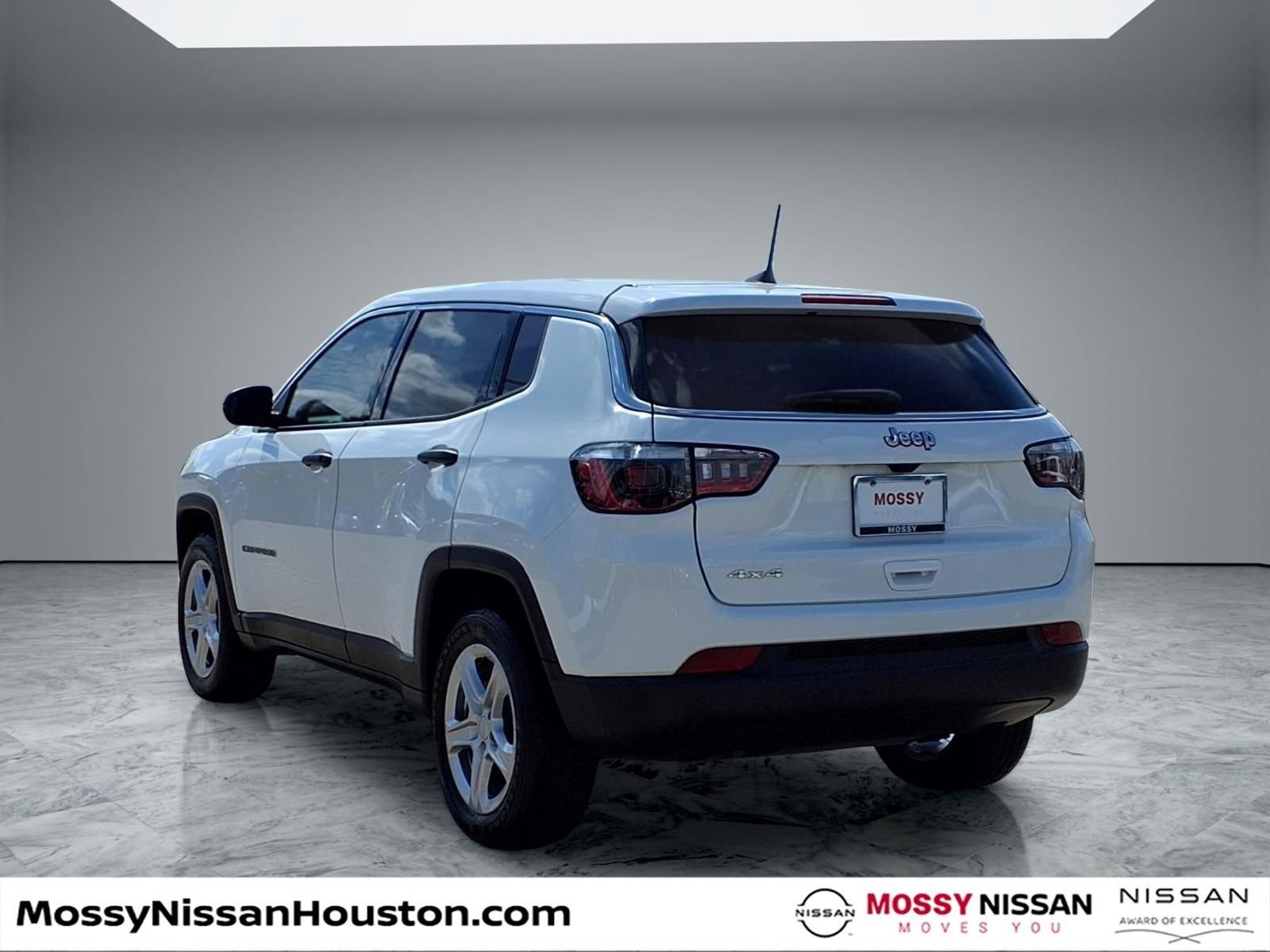 Used 2024 Jeep Compass Sport AWD/4WD image 2