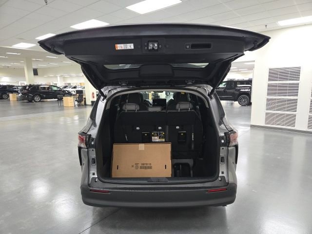 New 2026 Toyota Sienna XLE image 16