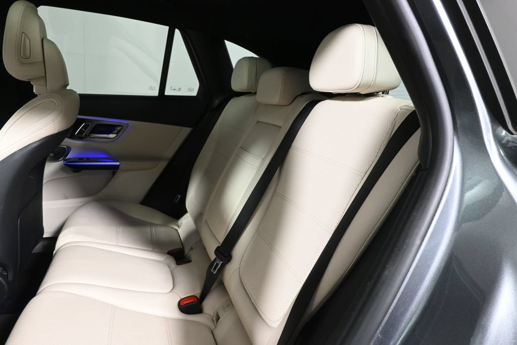 Used 2023 Mercedes-Benz GLC 300 4MATIC image 4