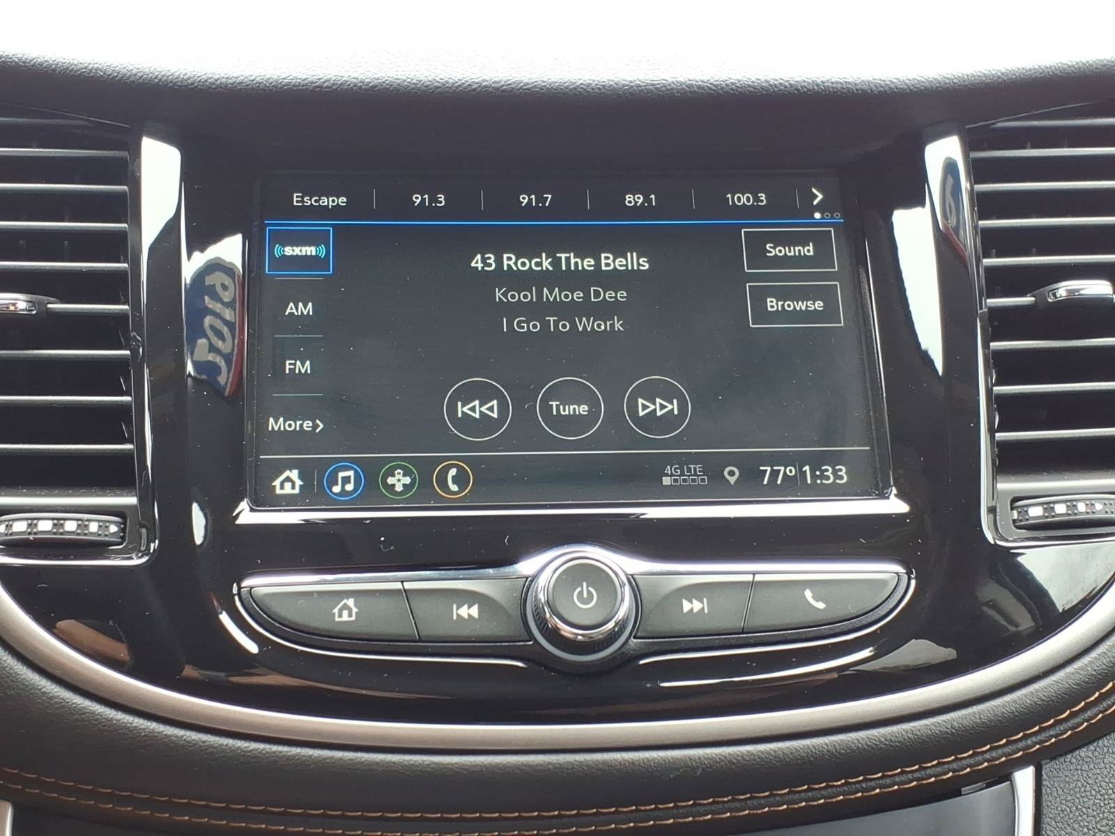 Used 2019 Chevrolet Trax LT w/ LT Convenience Package FWD image 17