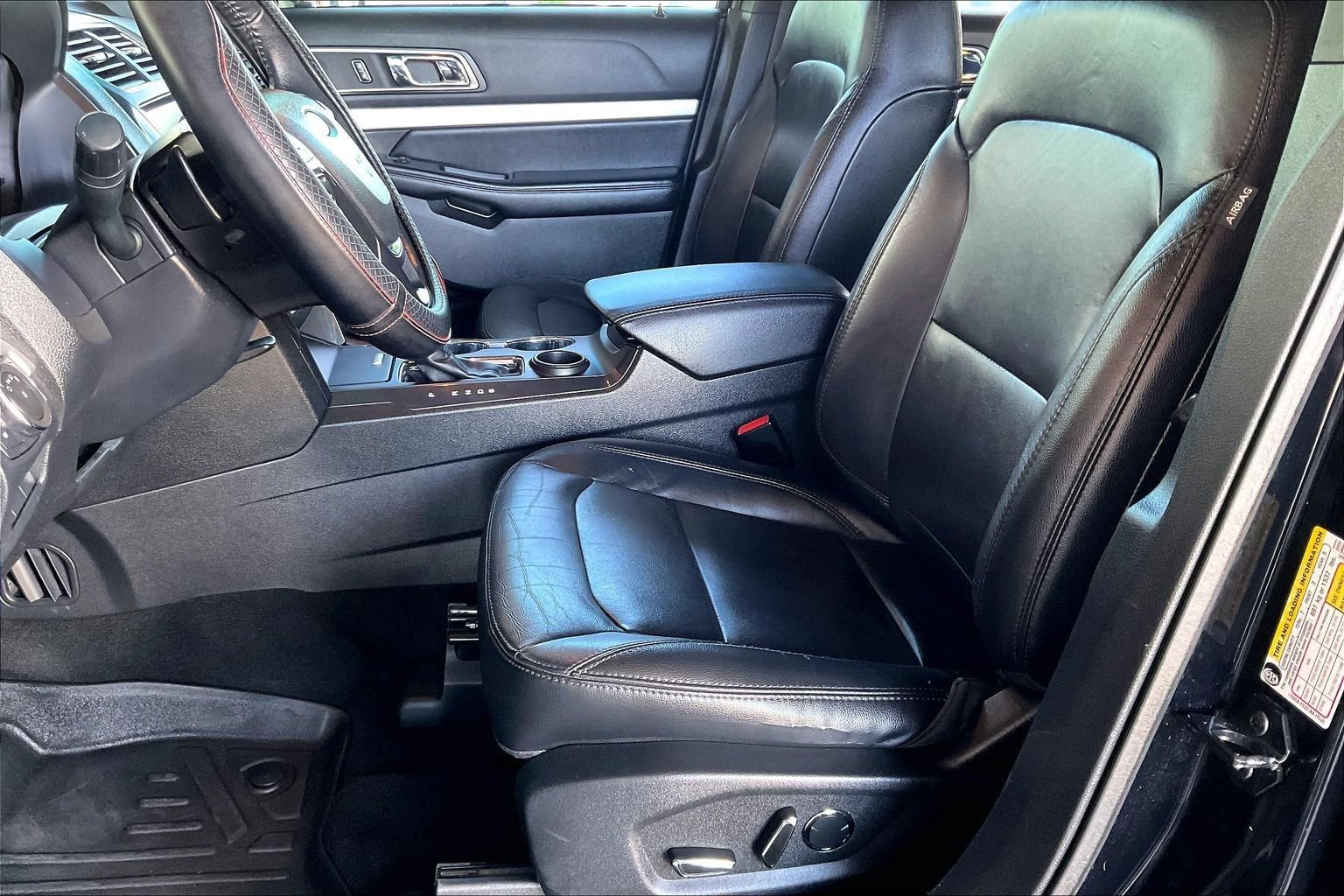 Used 2016 Ford Explorer XLT w/ Equipment Group 202A FWD image 19