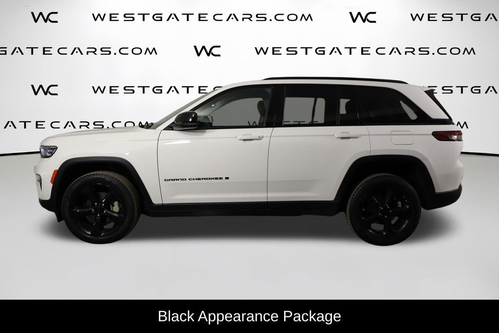 Used 2023 Jeep Grand Cherokee Limited w/ Black Appearance Package AWD/4WD image 5