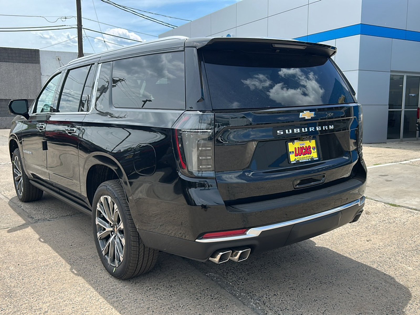 New 2026 Chevrolet Suburban High Country AWD/4WD image 9