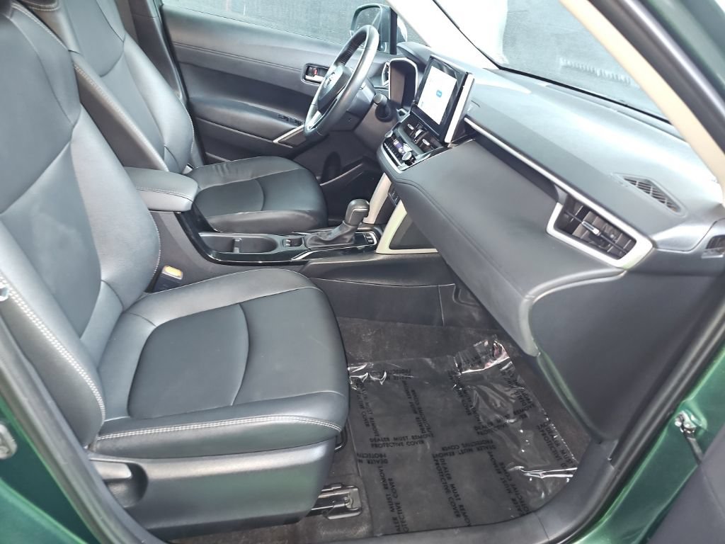 Used 2025 Toyota Corolla Cross XLE AWD/4WD image 38