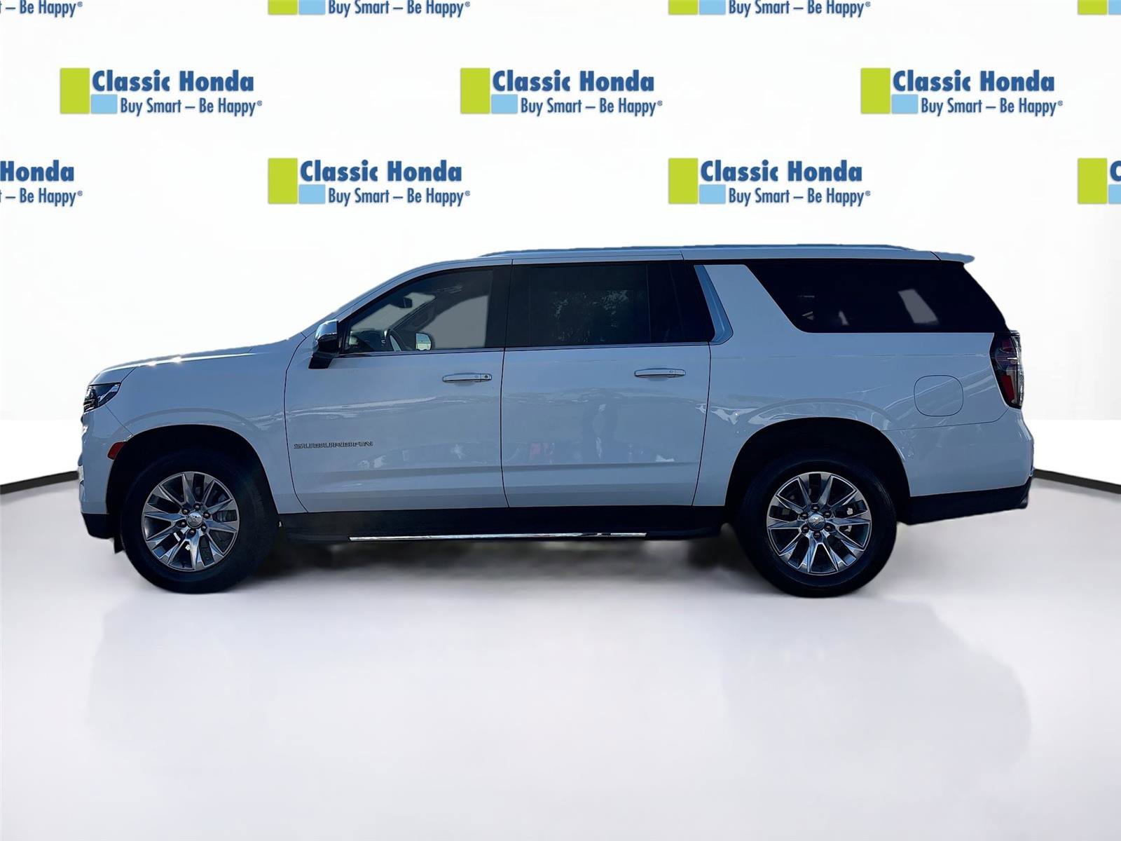 Used 2023 Chevrolet Suburban Premier image 4