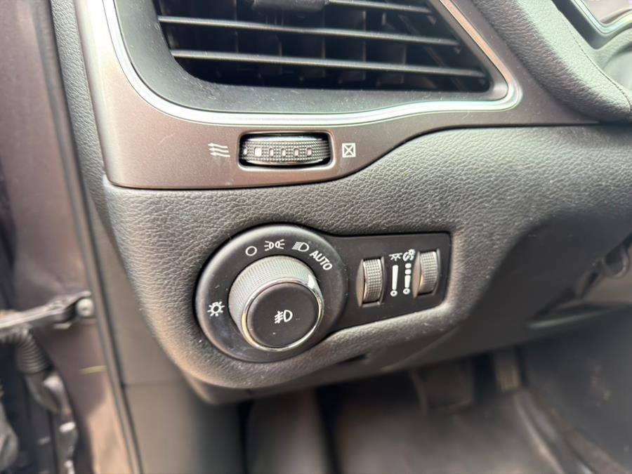 Used 2019 Jeep Cherokee Latitude Plus image 14