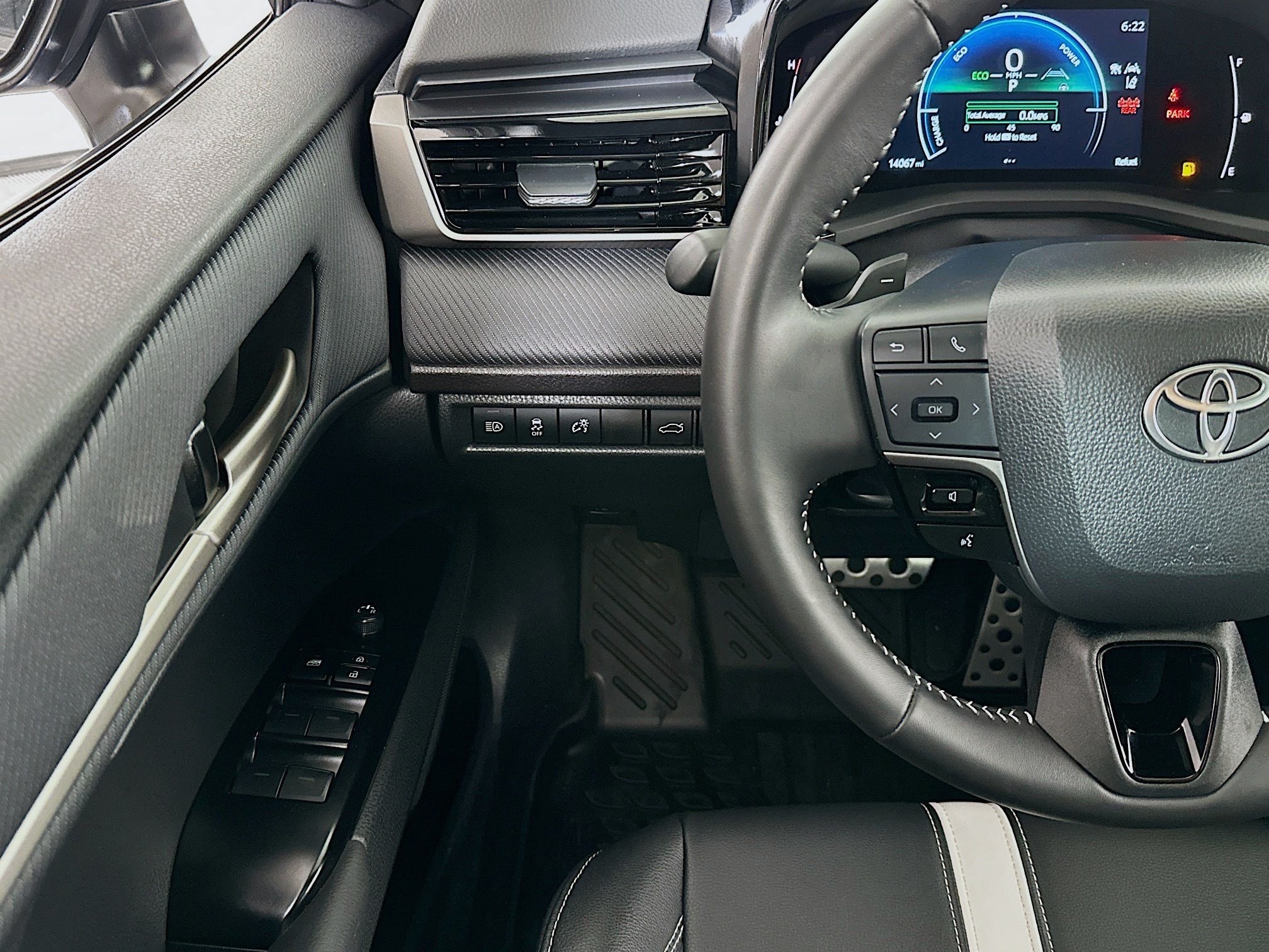 Used 2025 Toyota Camry SE w/ Multimedia Upgrade Package FWD image 10