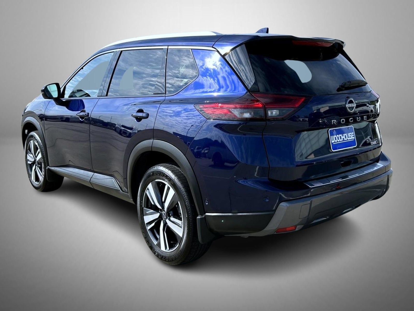 Used 2025 Nissan Rogue SL AWD/4WD image 7