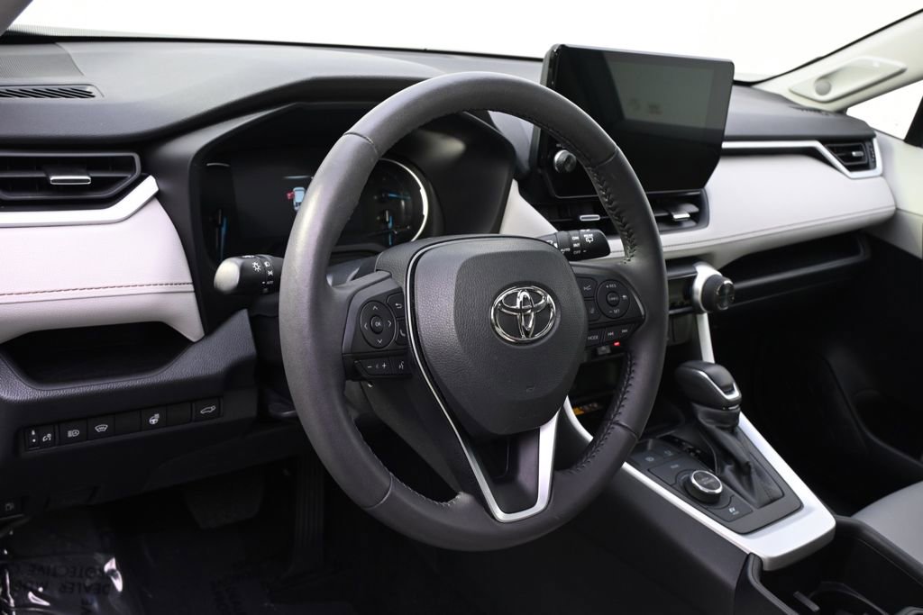 Used 2023 Toyota RAV4 XLE Premium image 11