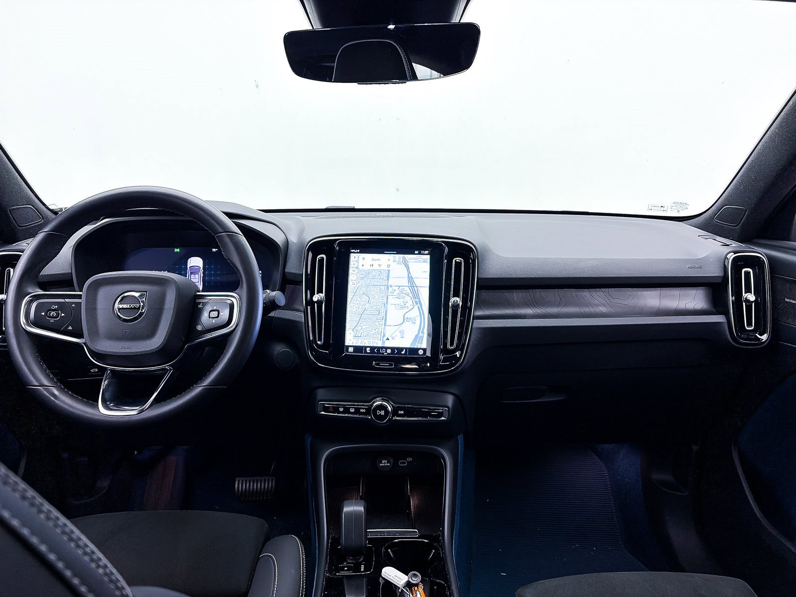 Used 2023 Volvo C40 P8 Recharge Ultimate image 27