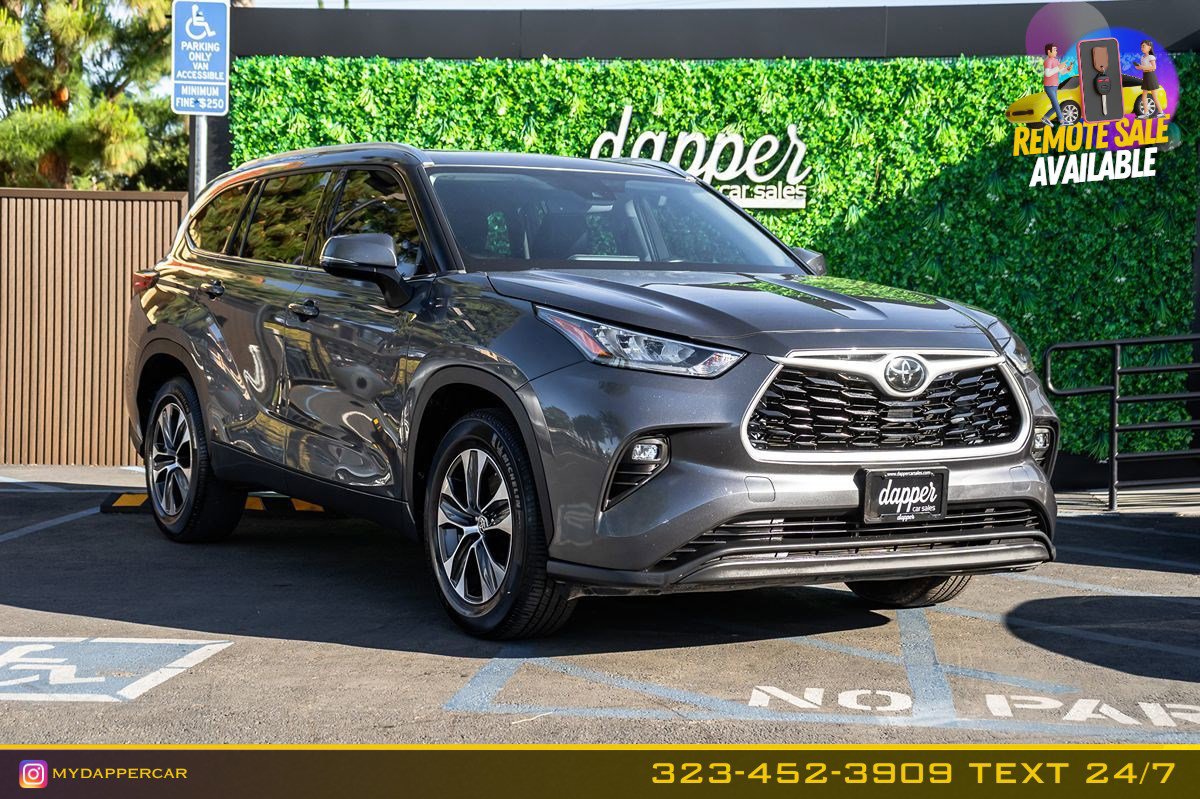 Used 2020 Toyota Highlander XLE FWD image 3