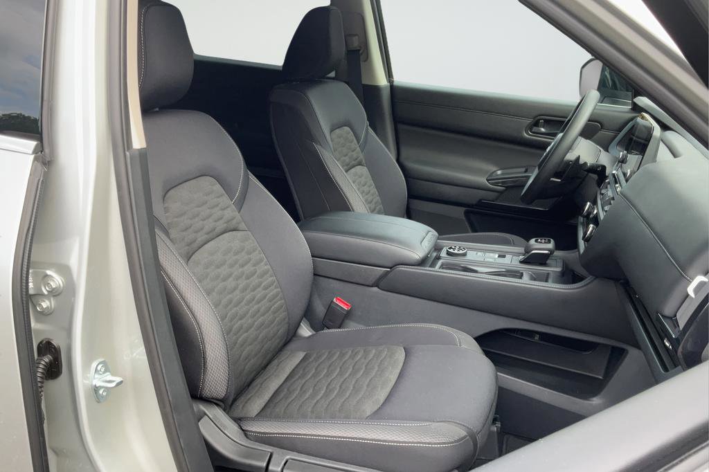 Used 2025 Nissan Pathfinder S AWD/4WD image 20