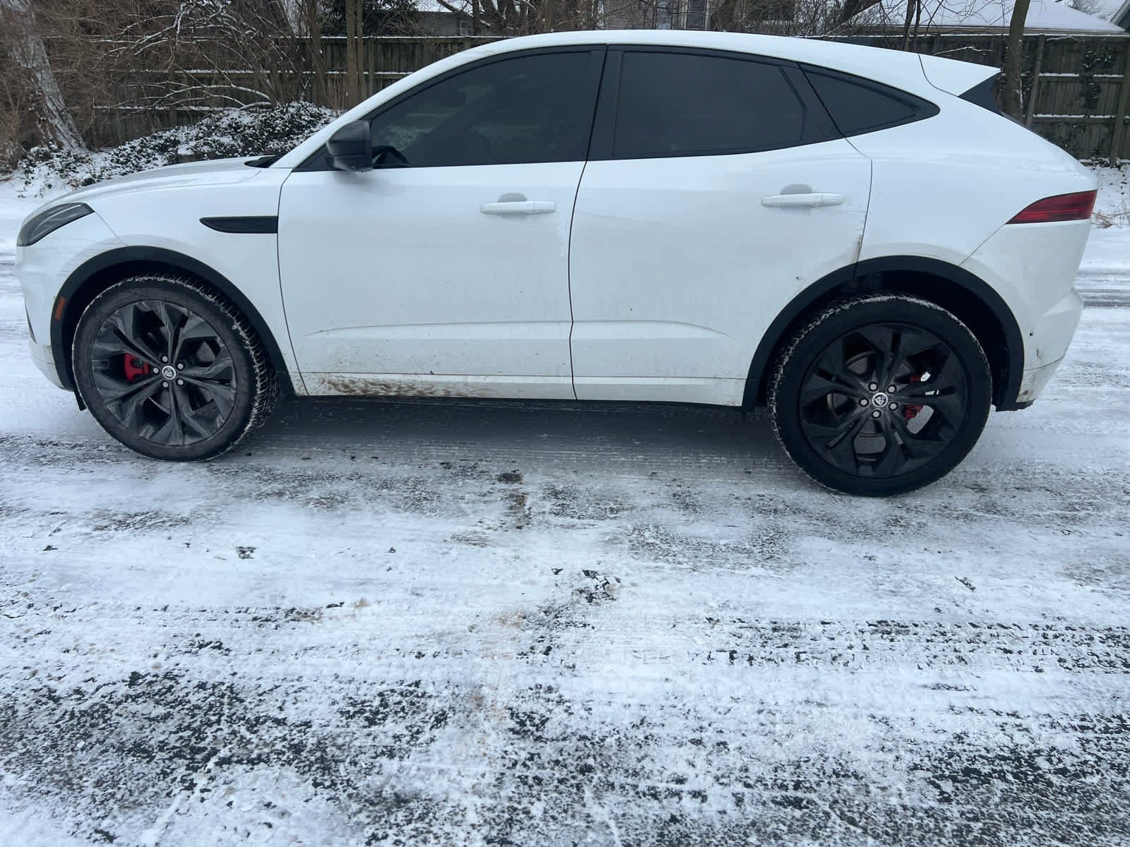 Used 2024 Jaguar E-PACE R-Dynamic SE image 3