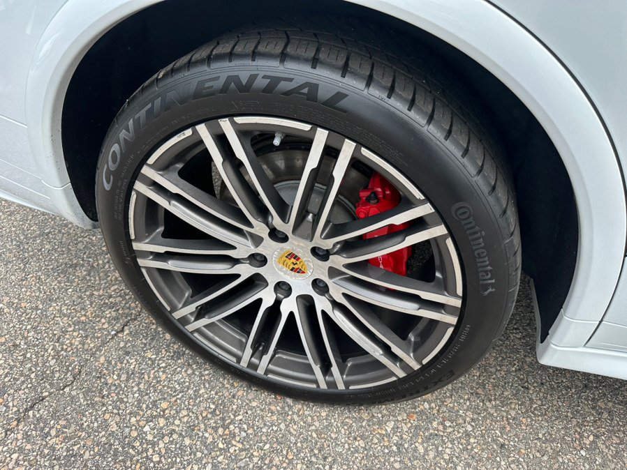 Used 2017 Porsche Cayenne GTS AWD/4WD image 38