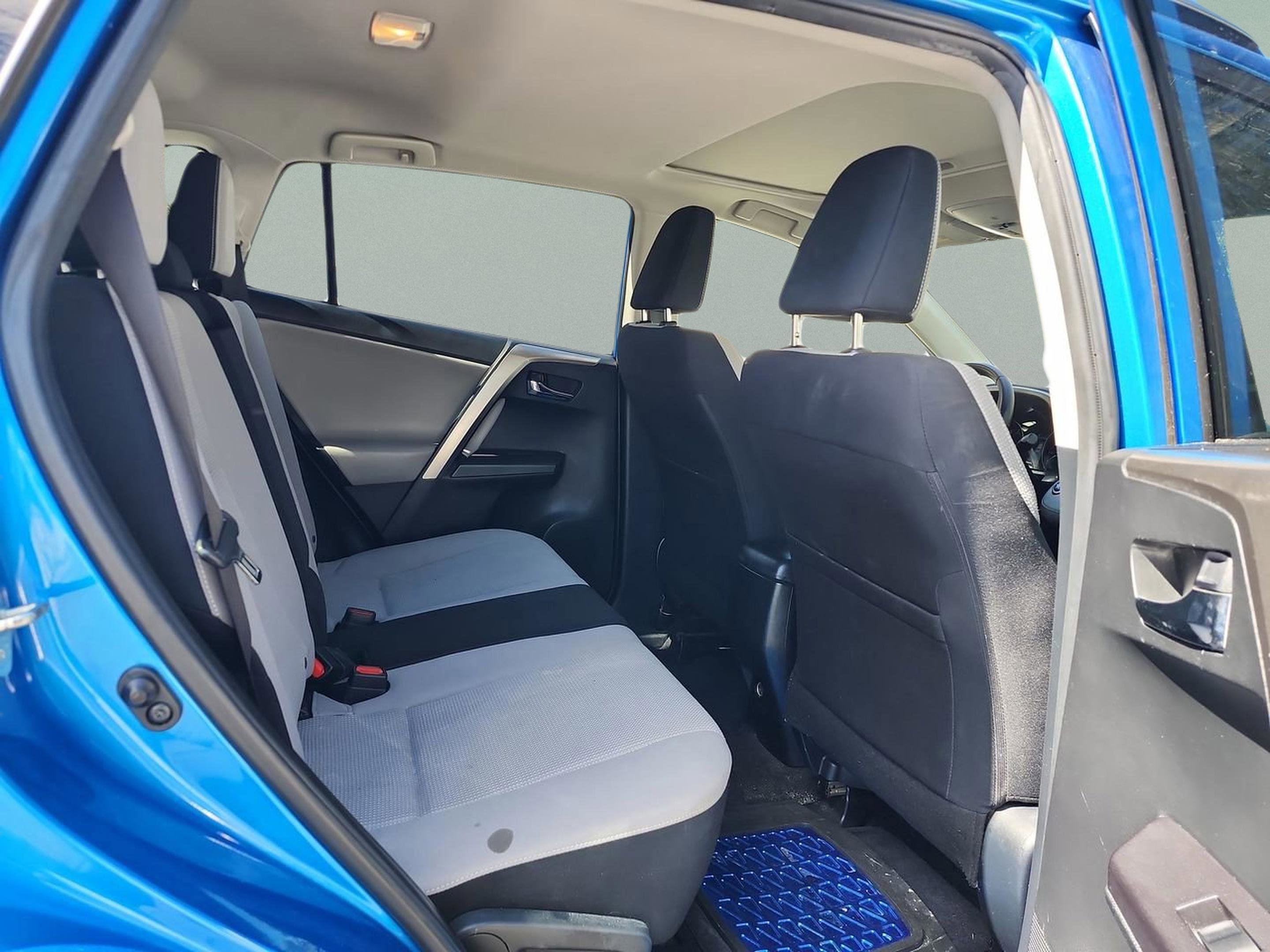 Used 2018 Toyota RAV4 XLE image 18