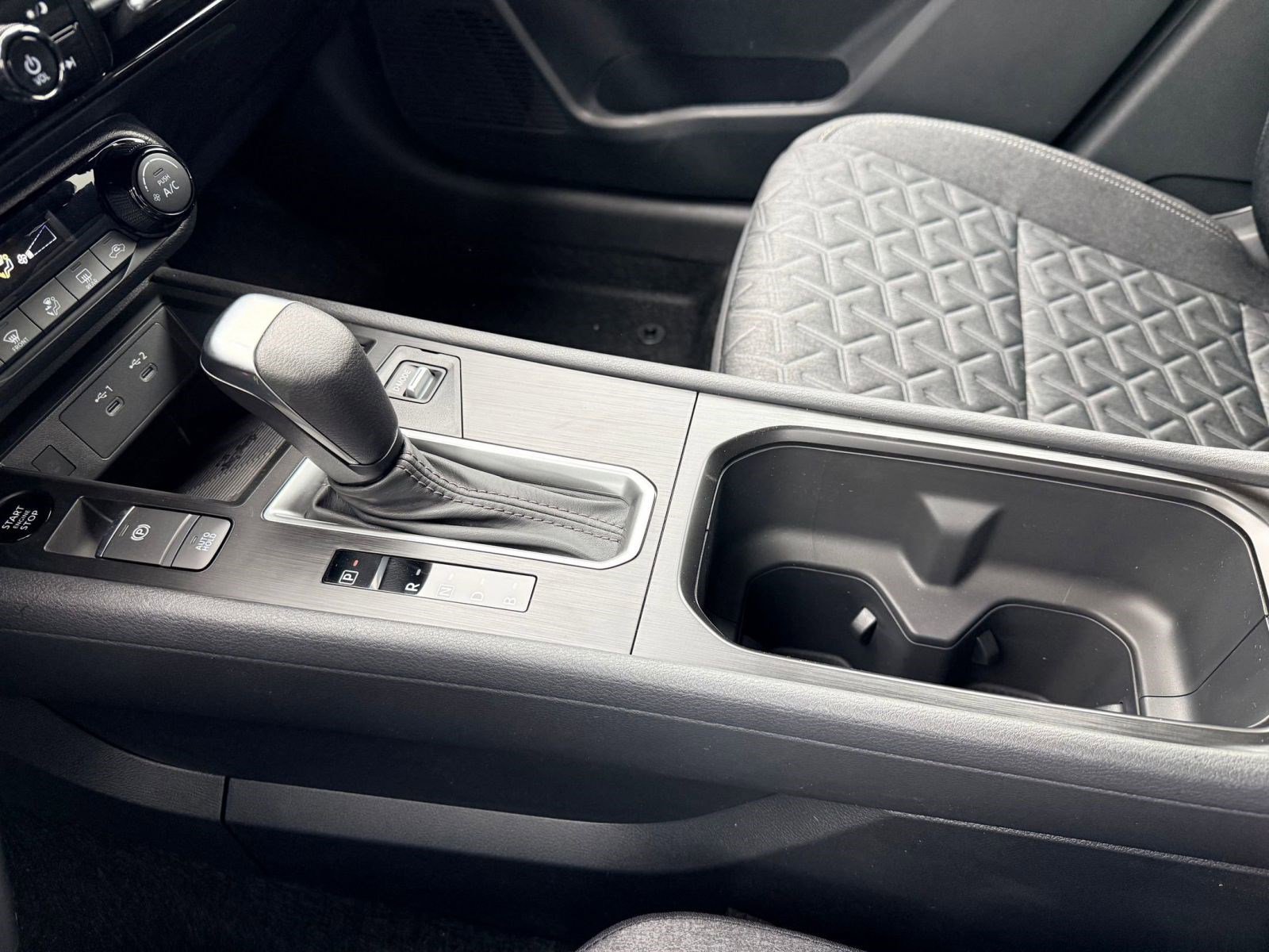 New 2026 Nissan Kicks SV w/ Charging Package image 25