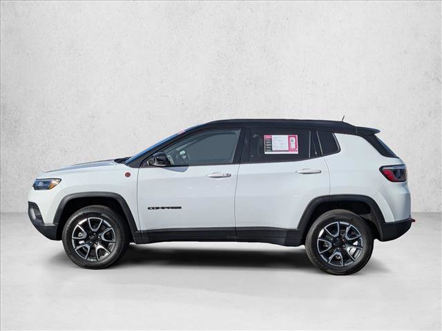 Used 2024 Jeep Compass Trailhawk image 8