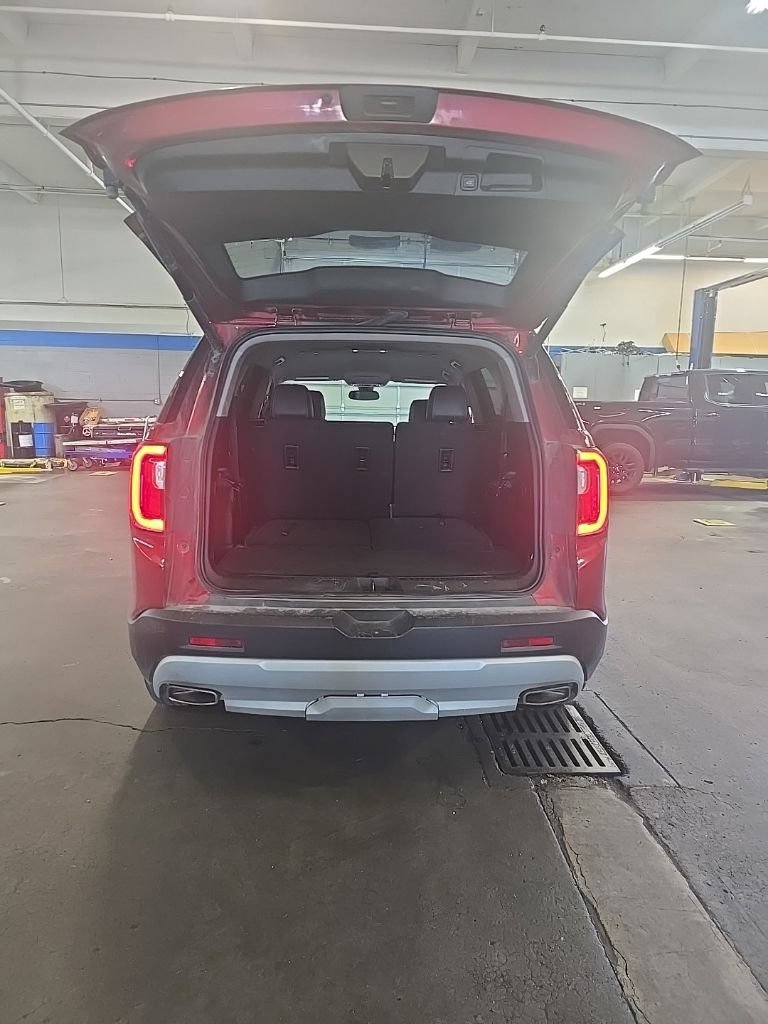 Used 2023 GMC Acadia SLT AWD/4WD image 9