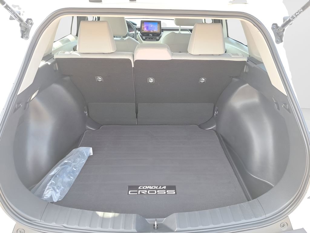 Certified 2025 Toyota Corolla Cross LE image 6
