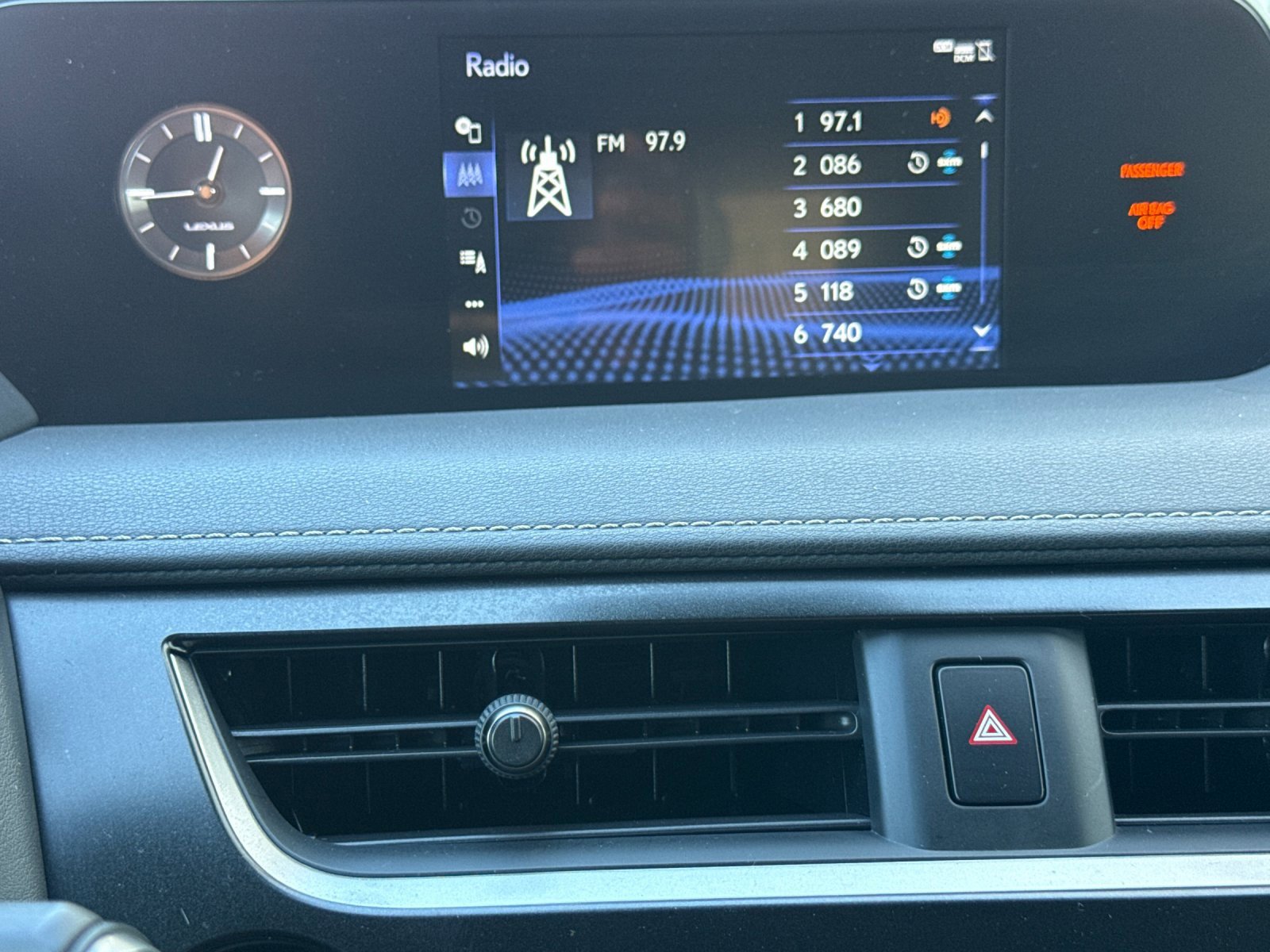 Used 2019 Lexus UX 200 F Sport image 16