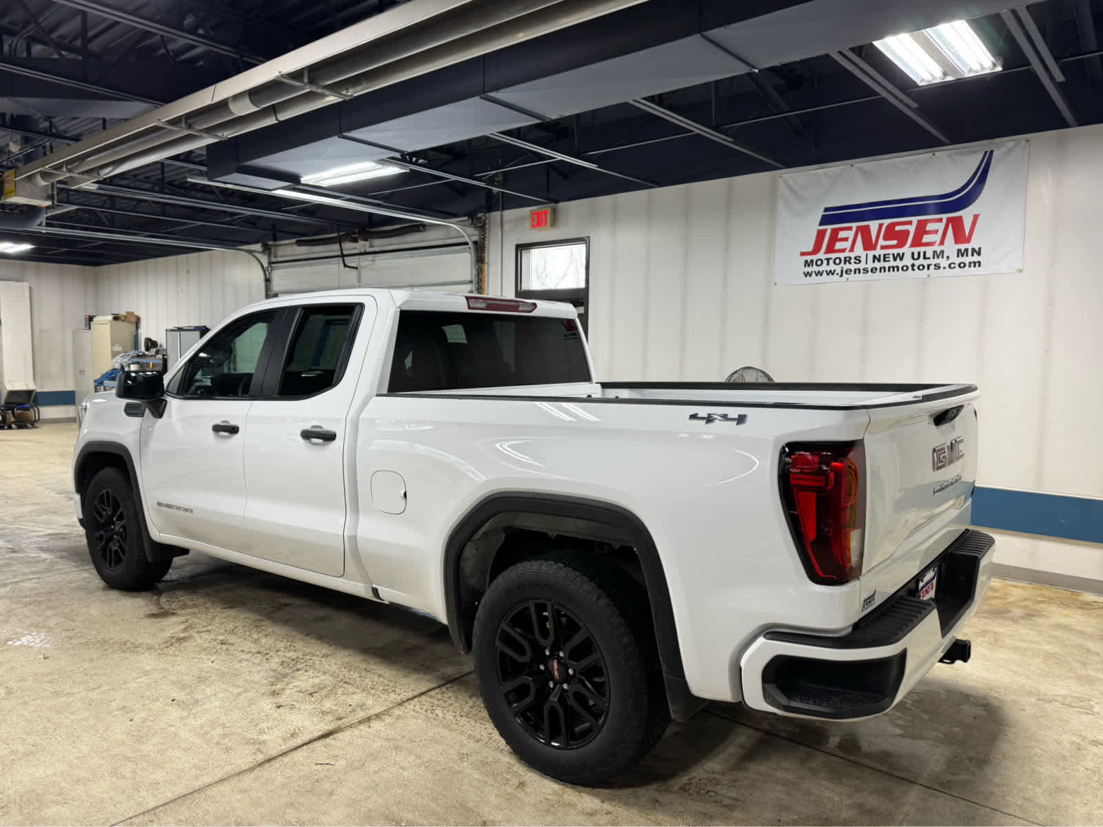 Certified 2023 GMC Sierra 1500 Pro w/ Graphite Edition image 24