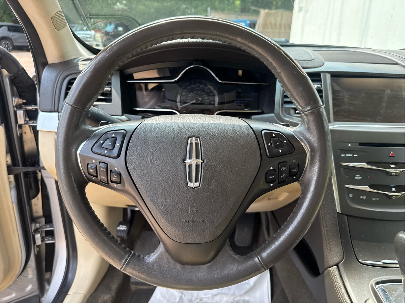 Used 2013 Lincoln MKS FWD image 23