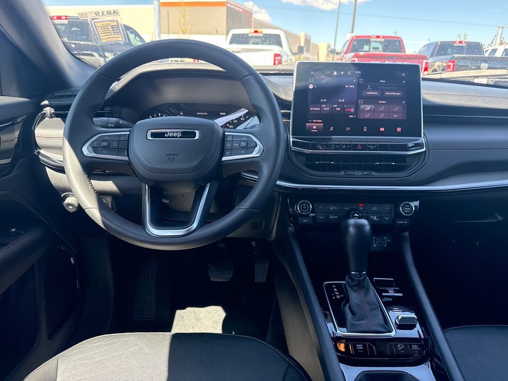 Used 2025 Jeep Compass Trailhawk AWD/4WD image 10