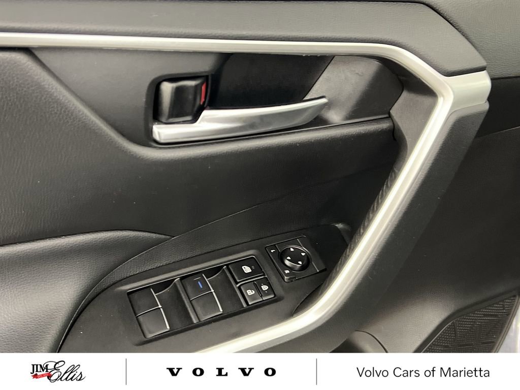 Used 2021 Toyota RAV4 XLE Premium image 14