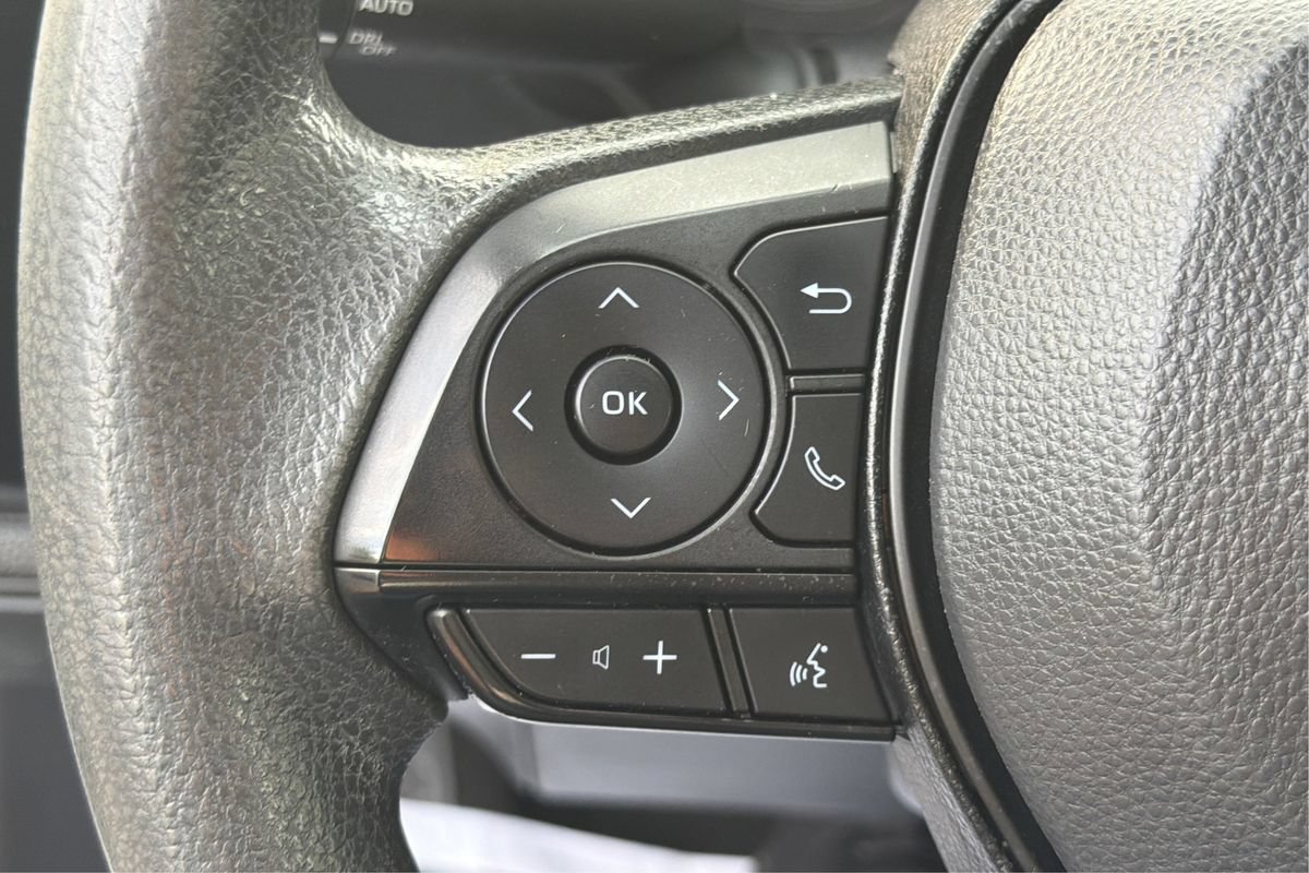 Used 2022 Toyota Corolla LE FWD image 29