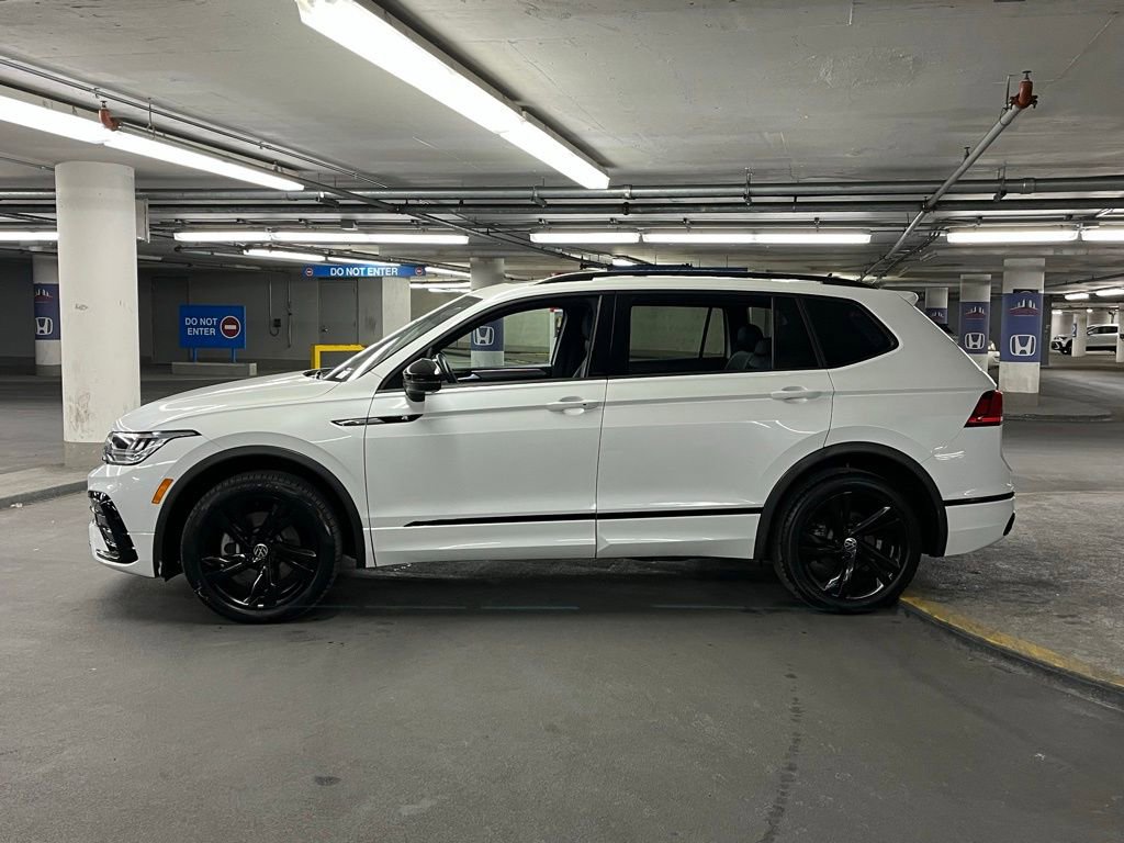 Used 2023 Volkswagen Tiguan SE R-Line image 32