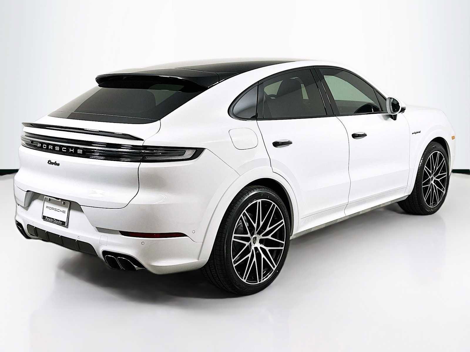 New 2025 Porsche Cayenne Turbo image 8