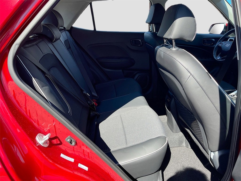 Used 2024 Hyundai Venue Limited image 27