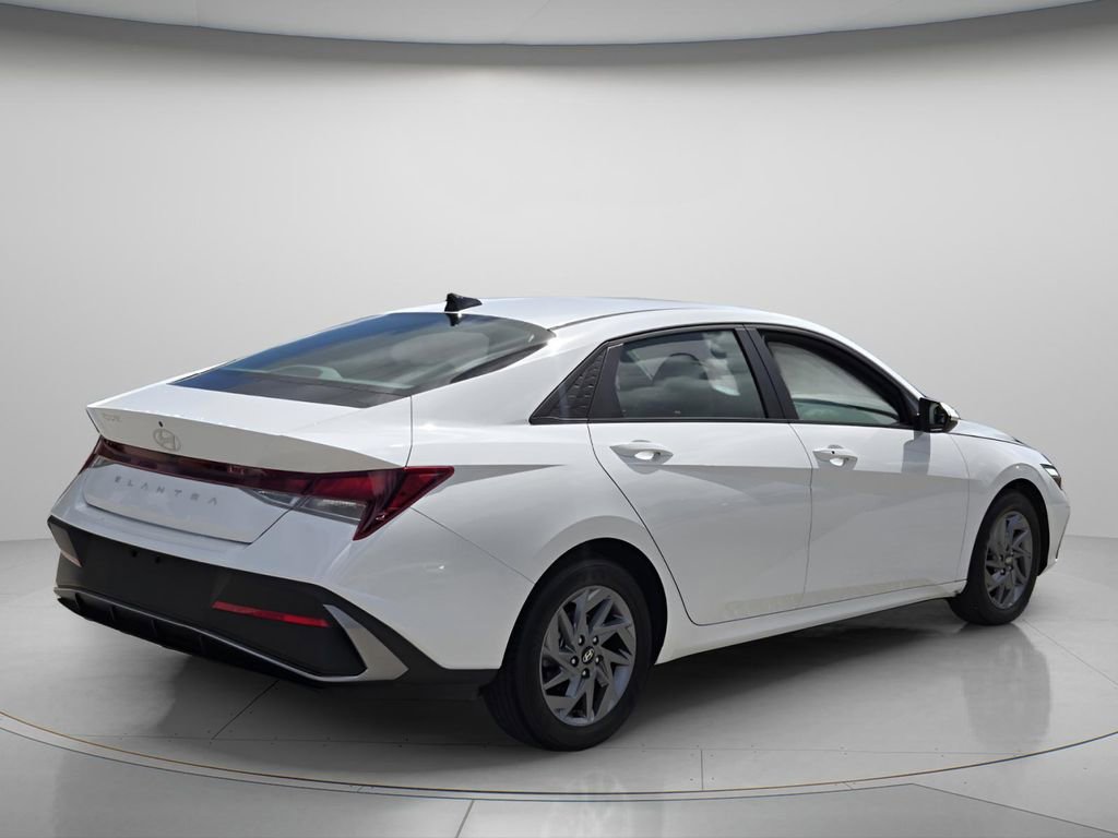 Certified 2024 Hyundai Elantra SEL FWD image 7