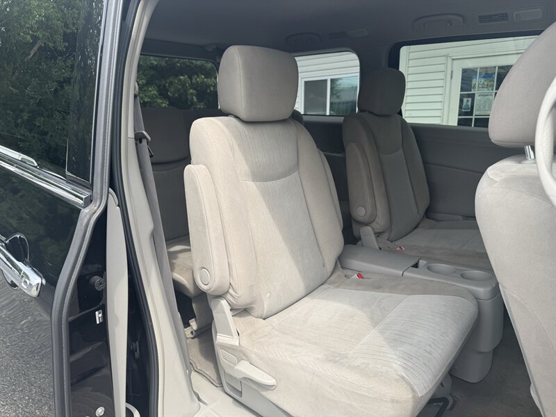 Used 2016 Nissan Quest SV FWD image 16