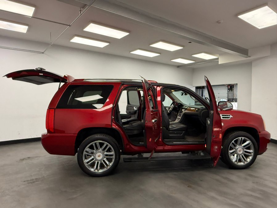 Used 2013 Cadillac Escalade Platinum AWD/4WD image 29