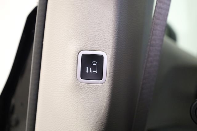 Used 2023 Chrysler Pacifica Touring-L image 29