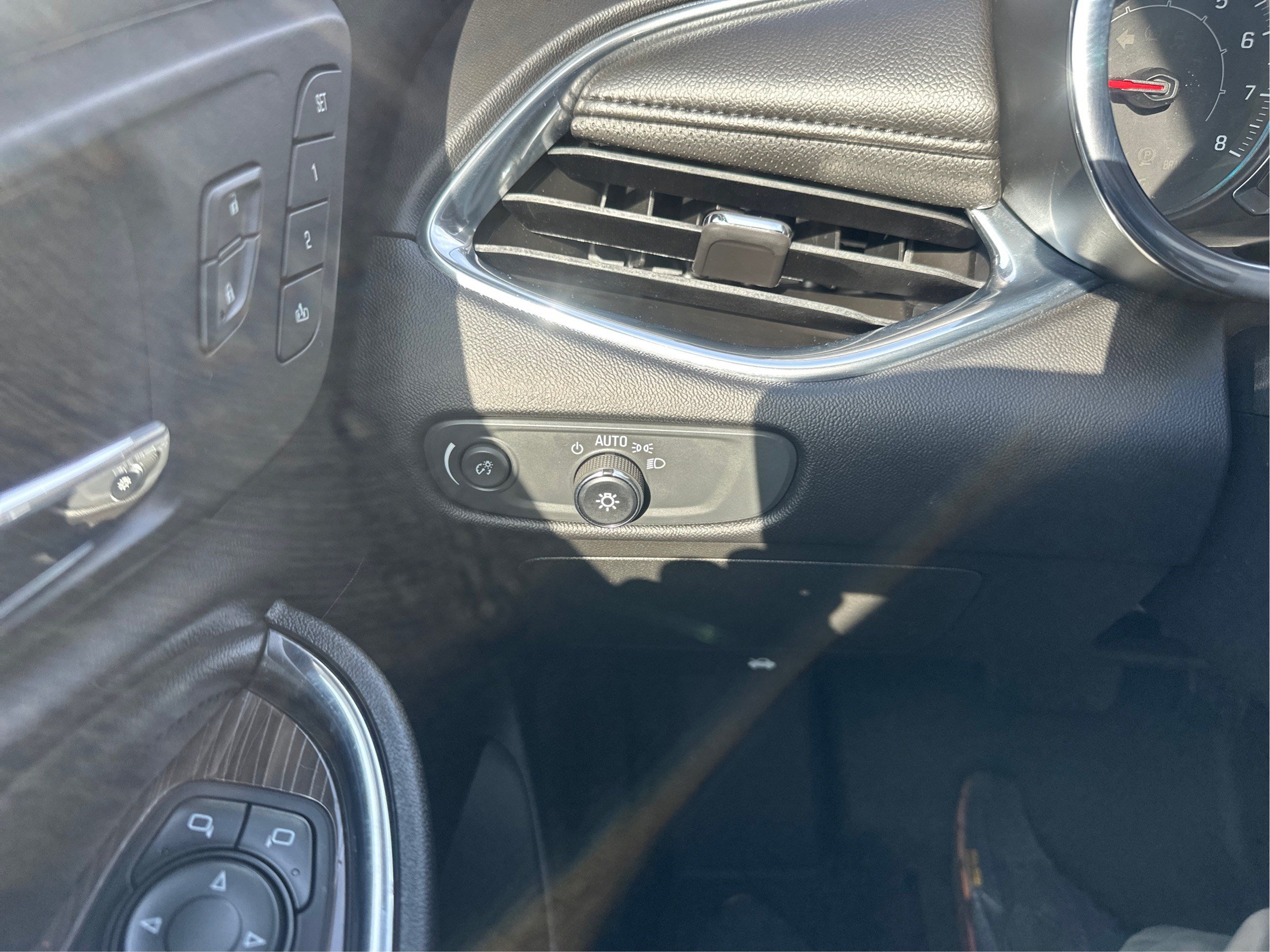 Used 2017 Chevrolet Malibu Premier w/ Premier Sun and Wheel Package FWD image 19