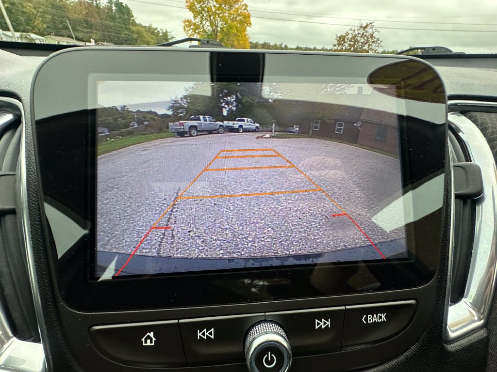 Used 2017 Chevrolet Malibu LT FWD image 16