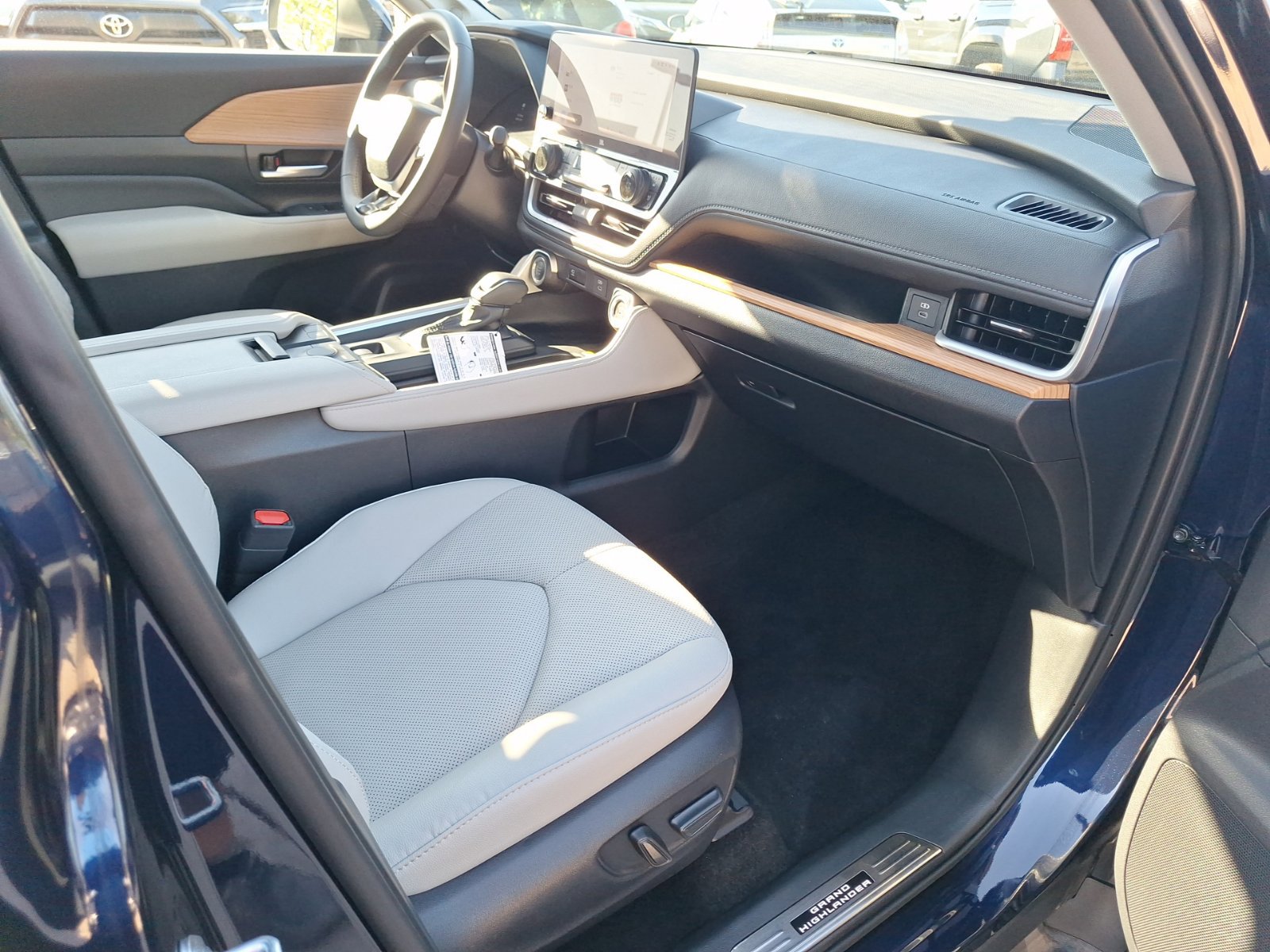 Used 2026 Toyota Grand Highlander FWD image 32