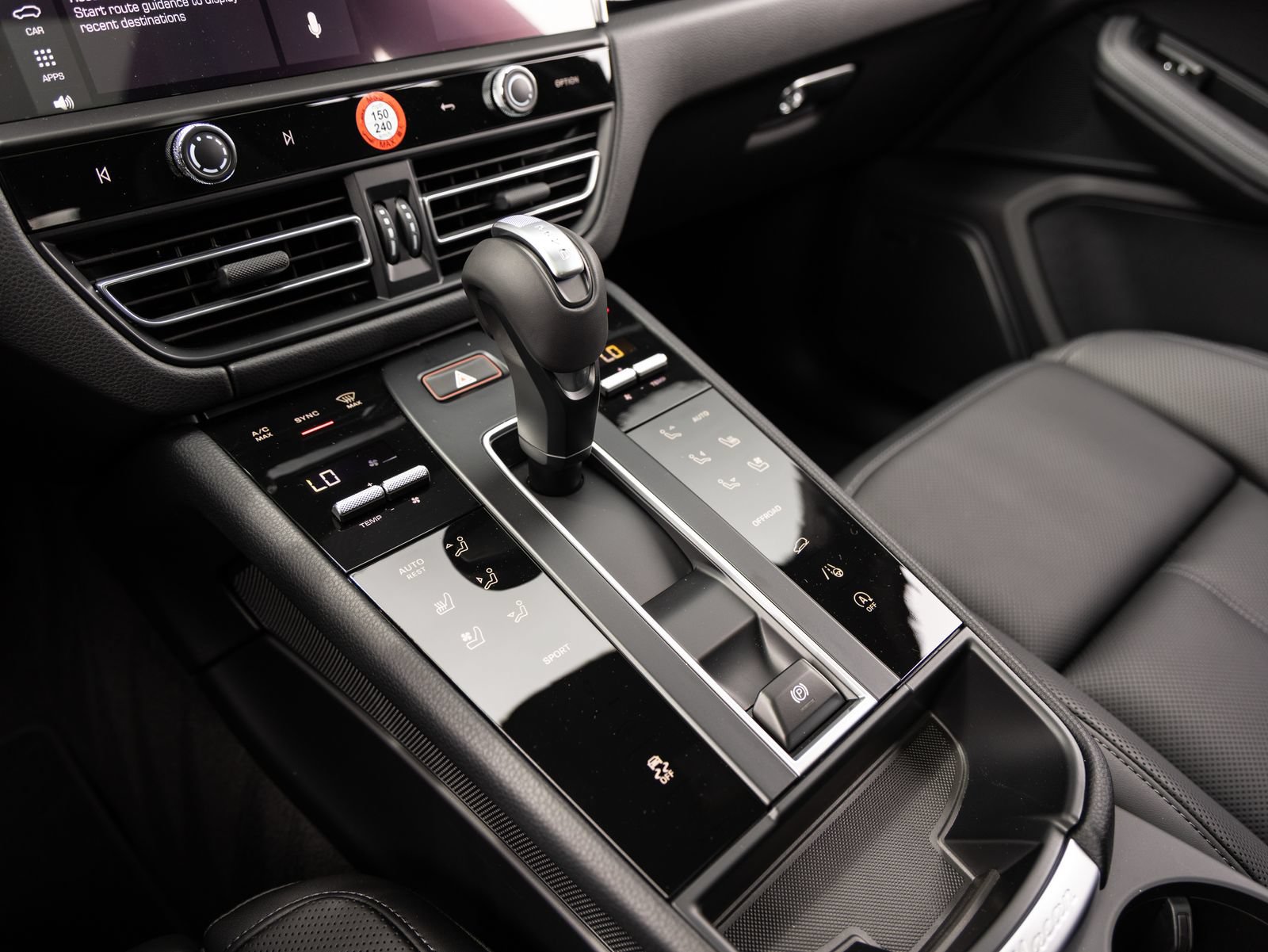 Certified 2026 Porsche Macan AWD/4WD image 17