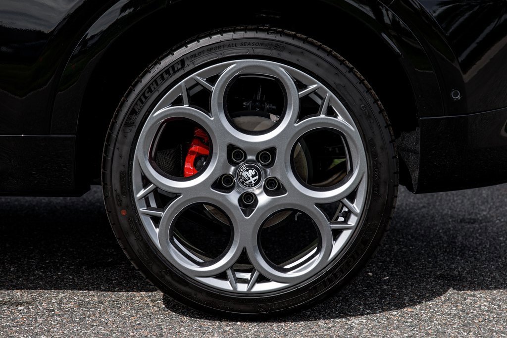 New 2025 Alfa Romeo Tonale w/ Premium Package image 19
