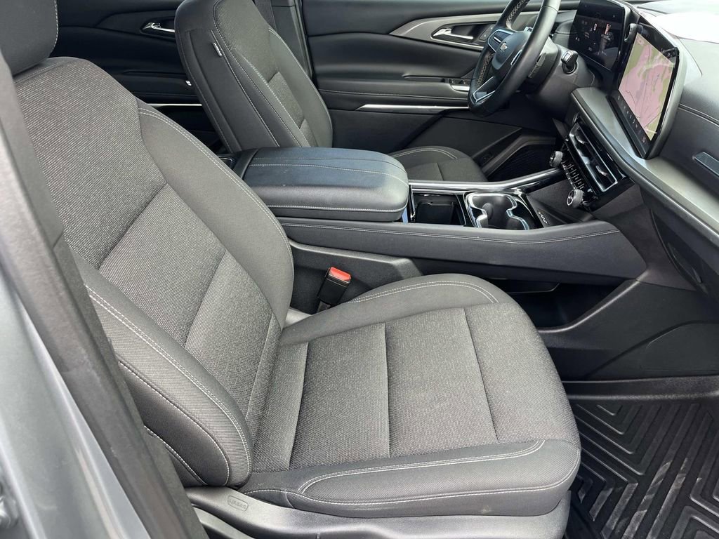 Certified 2024 Chevrolet Traverse LT FWD image 30