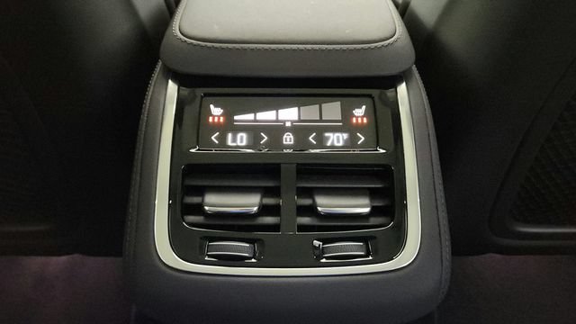 Used 2026 Volvo XC90 B6 Ultra w/ Protection Package AWD/4WD image 32