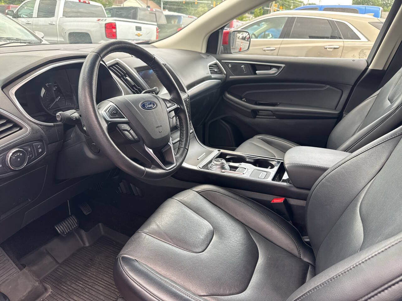 Used 2019 Ford Edge Titanium w/ Cold Weather Package AWD/4WD image 15