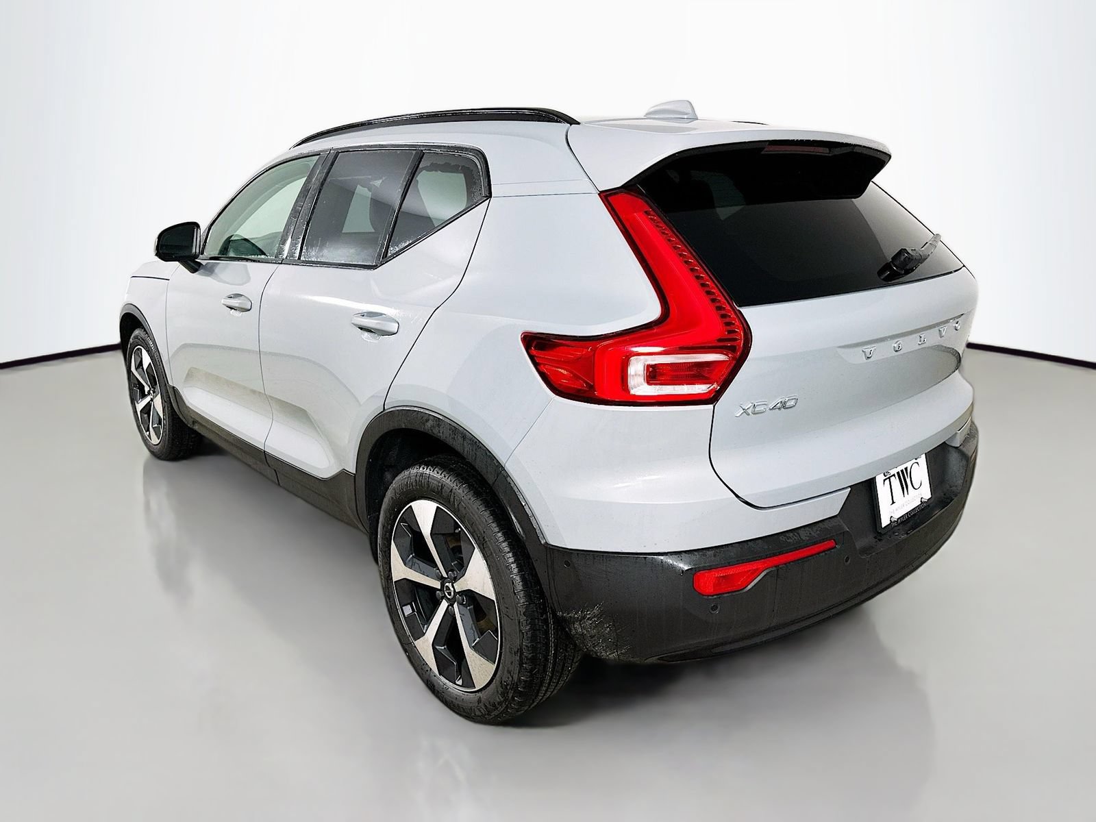 New 2026 Volvo XC40 B5 Plus w/ Protection Package Premier AWD/4WD image 7